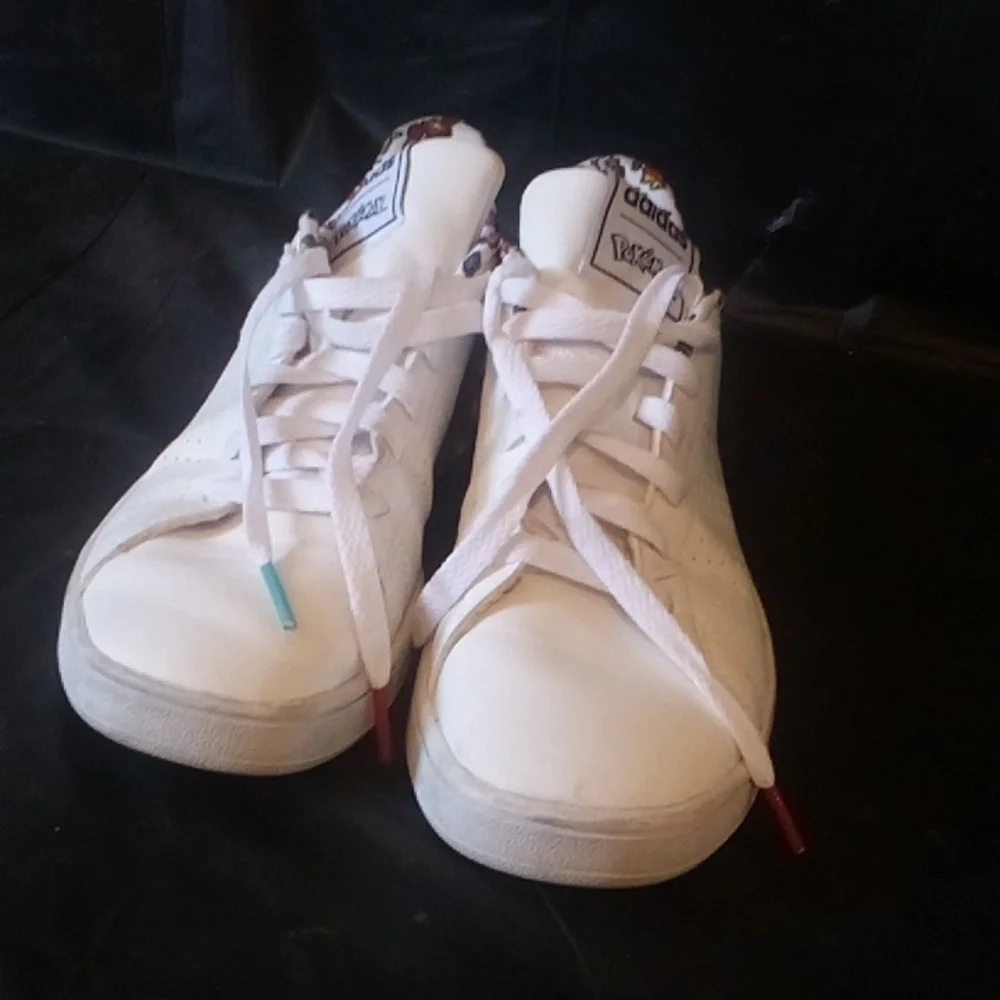 Adidas Kids White and Black Pokemon Pikachu Advantage Size 4 - Picture 3 of 10